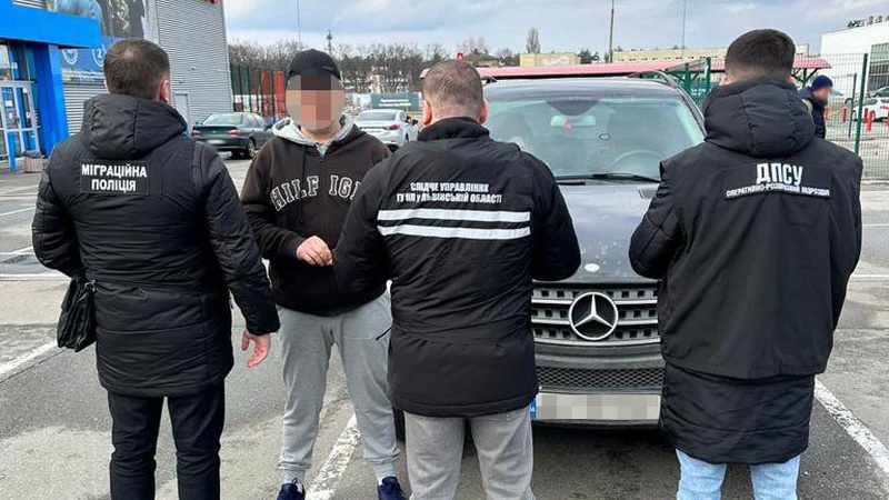 Волинянин організував схему вивозу ухилянтів за кордон