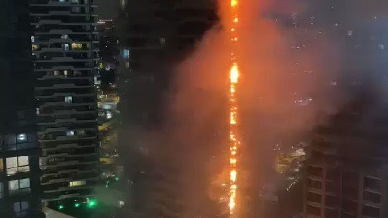 У Стамбулі спалахнув хмарочос: мешканців евакуювали. ВІДЕО