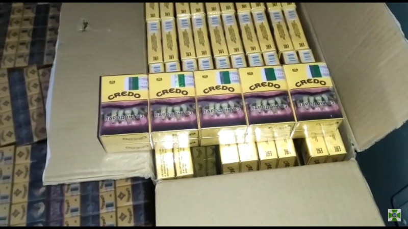 Волинянин намагався перевезти через кордон шість ящиків контрабандних цигарок