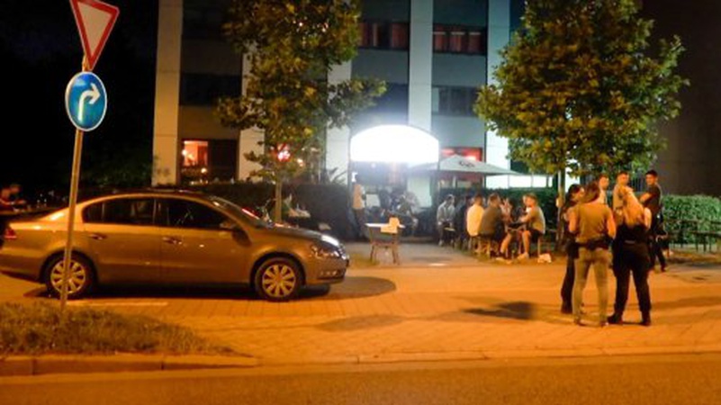 У німецькому пабі «українець-різун» не зміг змиритись із забороною вдягнути маску