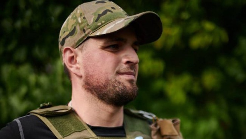 Не рахує знищені російські танки і носить на бронежилеті динозаврика сина: історія військового 14 ОМБр. ФОТО