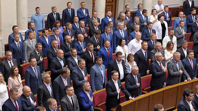 Скільки нардепів втекли за кордон і як їх покарають