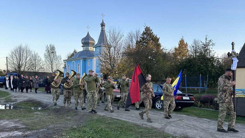 У Рожищенській громаді попрощалися з загиблим воїном Іваном Гнатюком