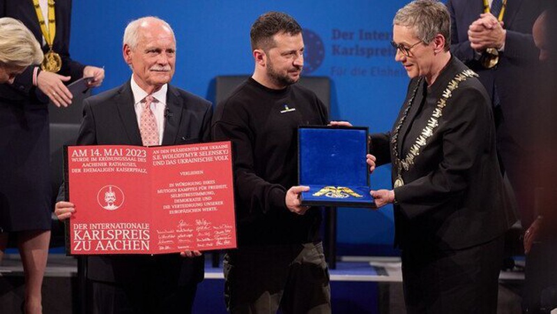 У Німеччині Зеленському вручили премію Карла Великого