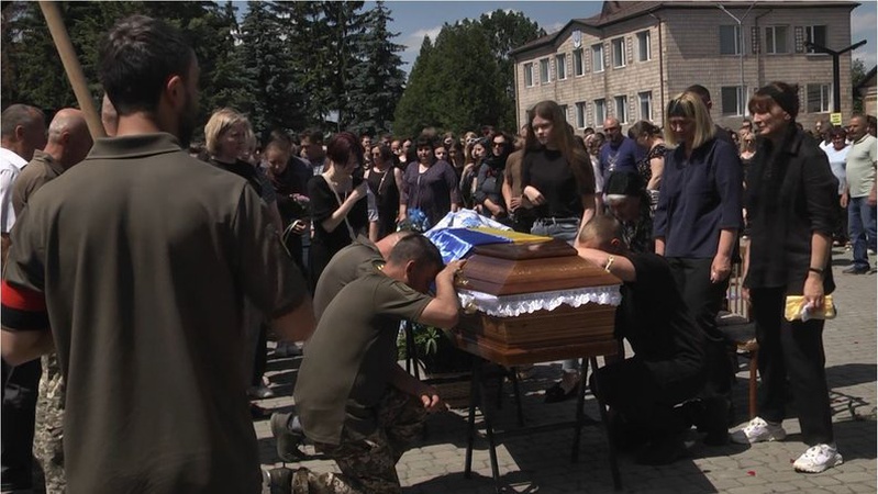 Помер у російському полоні: у Рожищі попрощалися з Героєм Леонідом Павлюком