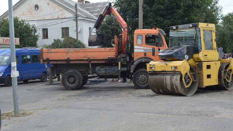 У Ковелі проводять поточний ремонт доріг