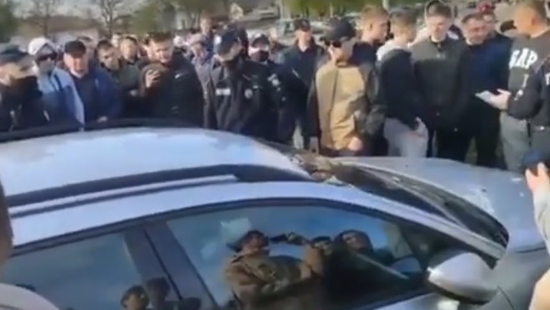 На луцькому авторинку – розбірки з поліцією. ВІДЕО