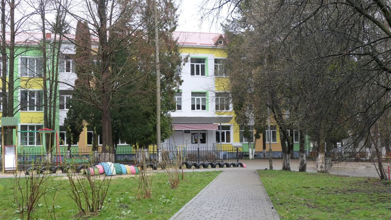 Батьки учениць луцької школи розповіли, чи змушувала вчителька дітей роздягатися