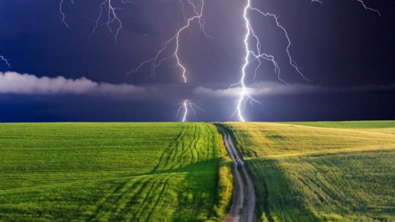 Синоптики попереджають: які регіони вже за кілька годин накриє гроза