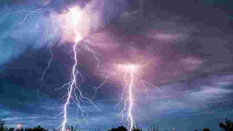 Мешканка Рівненщини вижила після влучання блискавки