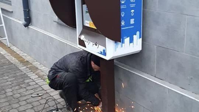 У Луцьку демонтують термінали самообслуговування, які встановили незаконно