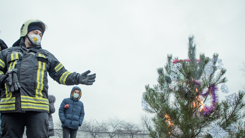 Уночі врятували шестимісячне маля, а вранці буксирували автобус, що з’їхав на узбіччя – ДСНС Волині