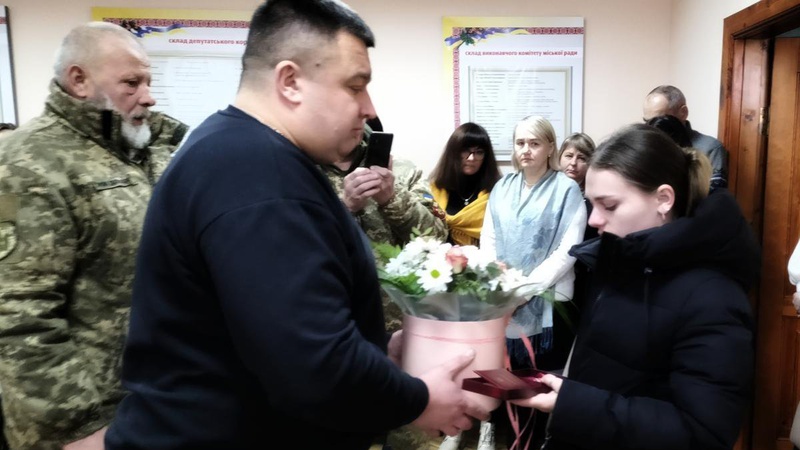 Дружині полеглого воїна з Рожищенської громади вручили посмертний орден чоловіка