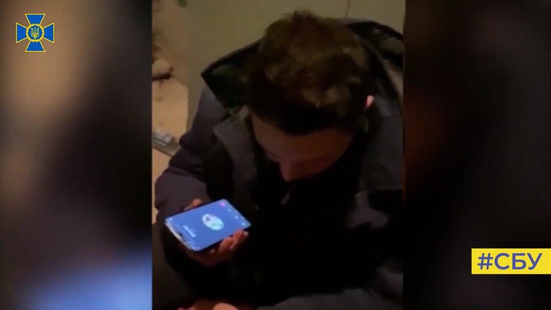 Російський контрактник самовільно здався в полон, аби не вбили свої