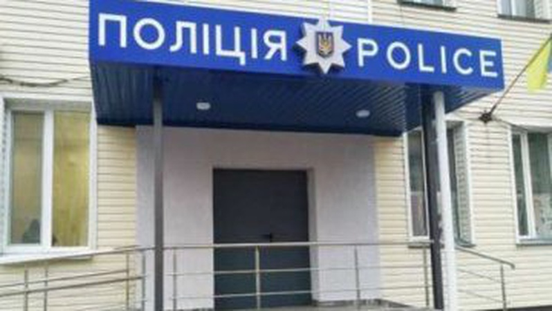 Люди приходять навчатися та навіть складати іспити: як працюють поліцейські «пункти незламності» на Волині