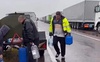 Кілометрові затори на Волинському кордоні: водіям підвозять воду (ВІДЕО)