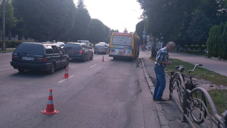У Луцьку маршрутка наїхала на пенсіонера