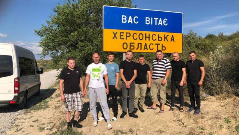 Волонтер розповів, як волиняни підіймають з руїн розбите окупантами село на Херсонщині