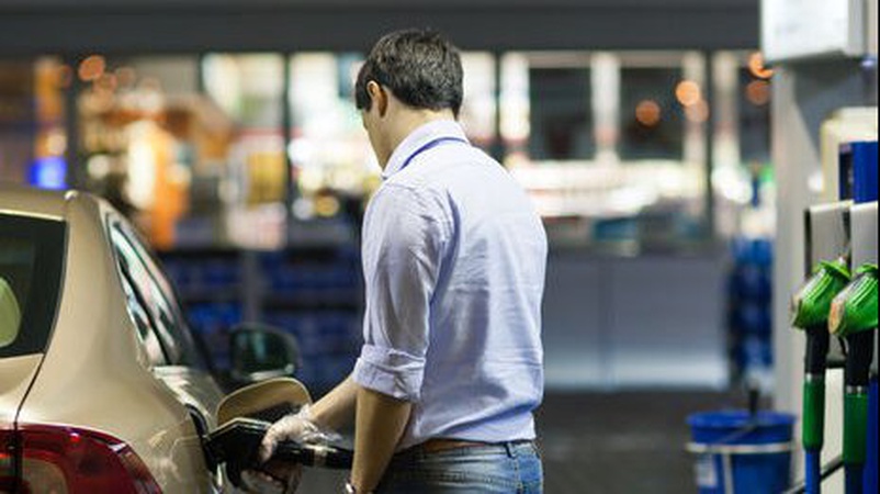 Низка мереж АЗС призупиняють продаж преміального пального