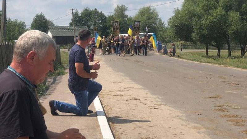 Більше тисячі людей зустрічали на Волині Героя, який помер від поранень на фронті