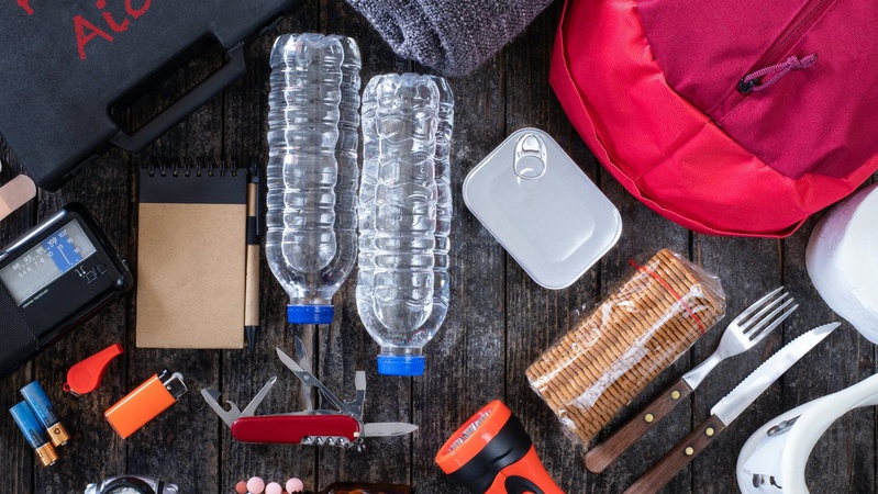 Милованов порадив українцям підготувати тривожну валізу з їжею