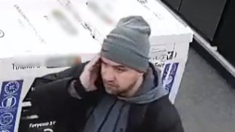 Розшукують злодіїв, які обкрадали магазини в Луцьку. ФОТО