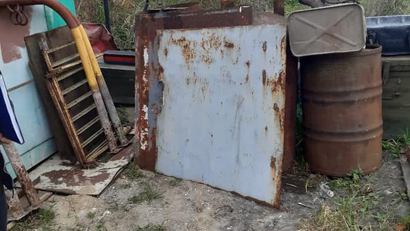 У селі на Волині викрили чоловіка на крадіжці металевих воріт підприємства