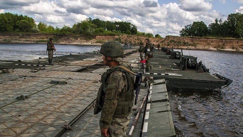 Рашисти тікають з Херсона на крадених автомобілях, – Генштаб