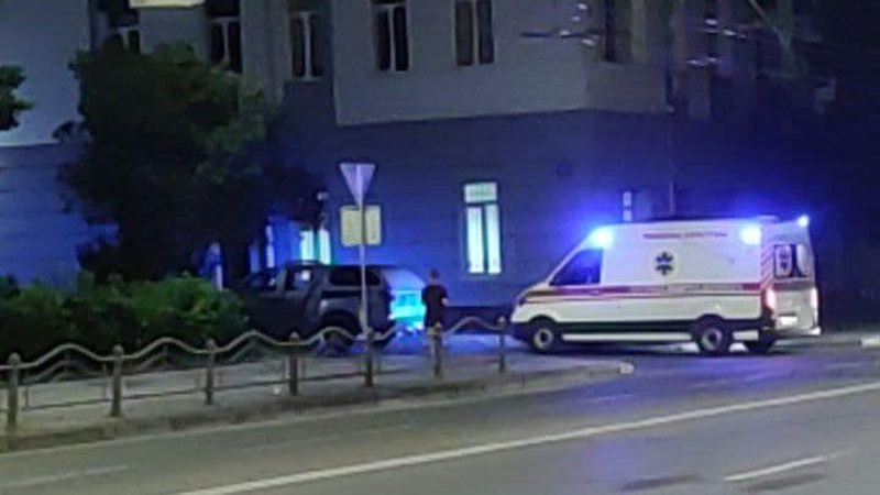 Деталі масової бійки біля управління поліції Волині: в місцевого нібито працівника ЗМІ стріляв 17-річний лучанин