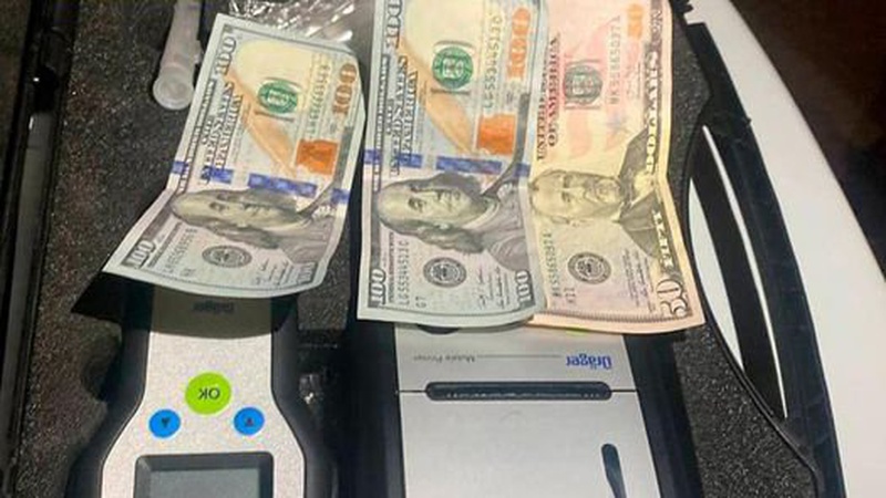 У Луцьку п’яний водій їхав без фар і хотів відкупитися від копів 250 доларами