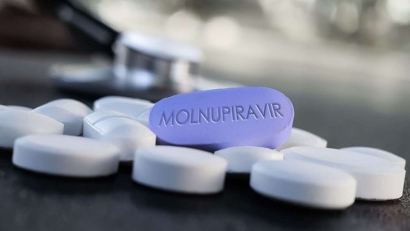 В Україну доставили першу партію ліків проти COVID-19