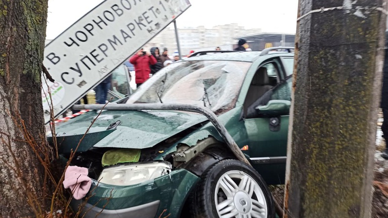У Луцьку водій-порушник, тікаючи від поліції, в’їхав у перехожих на «зебрі». ВІДЕО