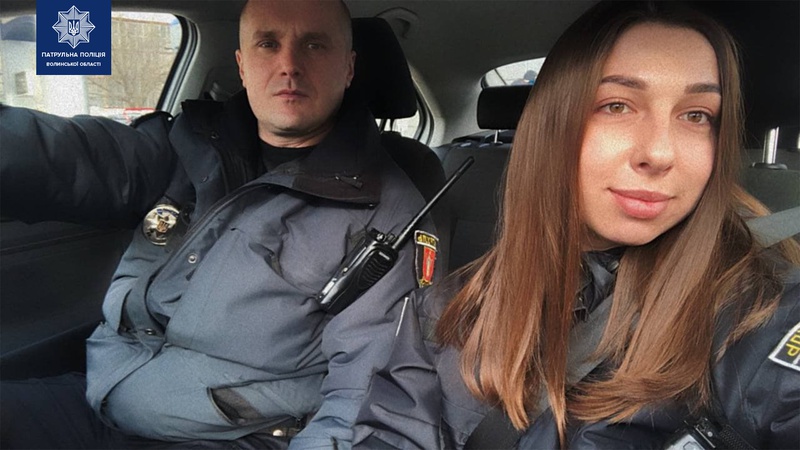 По дорозі в пологовий зламалося авто - луцькі патрульні допомогли вагітній