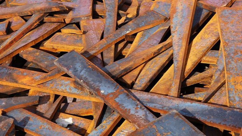 Контрабандист з Волині перевозив купу заліза власним автомобілем