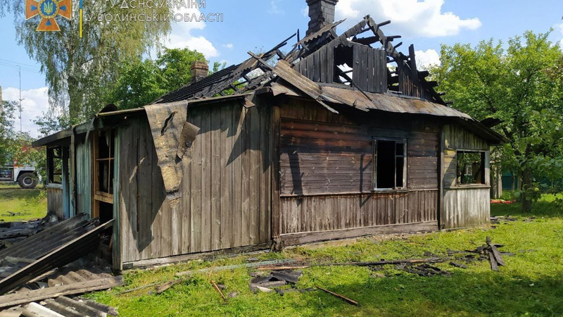У громаді на Волині селяни врятували чоловіка із задимленого будинку