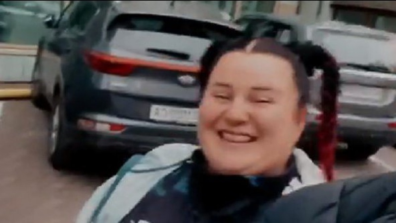 В центрі Луцька помітили відому українську реперку. ВІДЕО