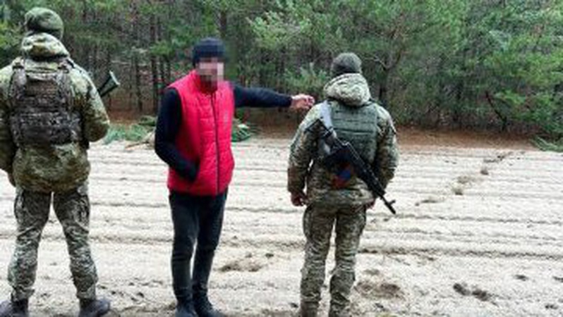 Переплив на матраці: на Волині затримали росіянина, який хотів потрапити в Україну. ФОТО