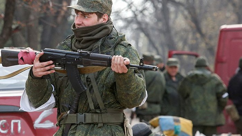 Окупанти діляться між собою «лайфхаками», як повернутись з України живими