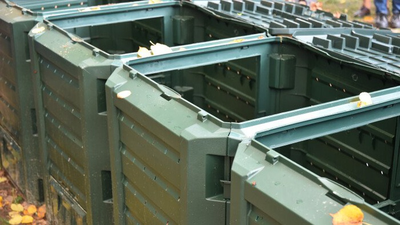 У Луцьку встановлюють компостери