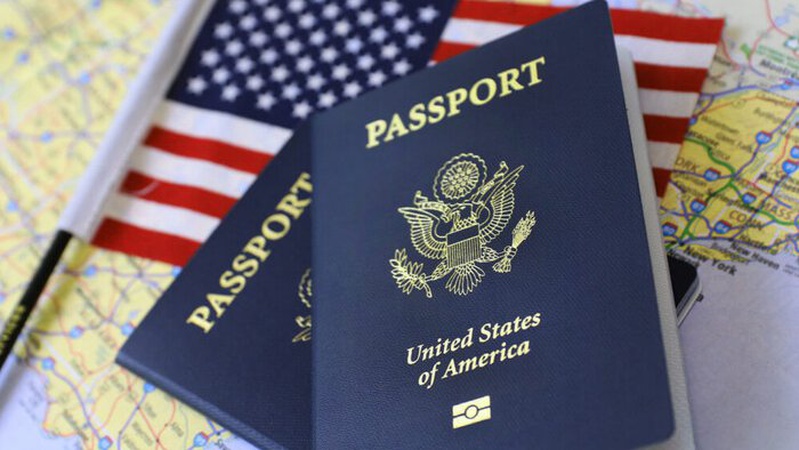 Чоловіки з подвійним громадянством не зможуть виїхати з України