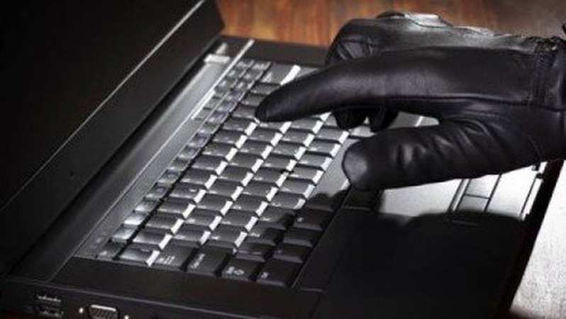 Волинянка віддала 20 тисяч гривень за кросівки аферистам: у який спосіб діяли та як запобігти шахрайству