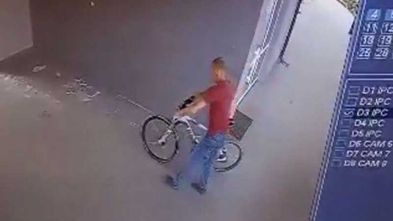 На Волині з церкви викрали велосипед. ВІДЕО