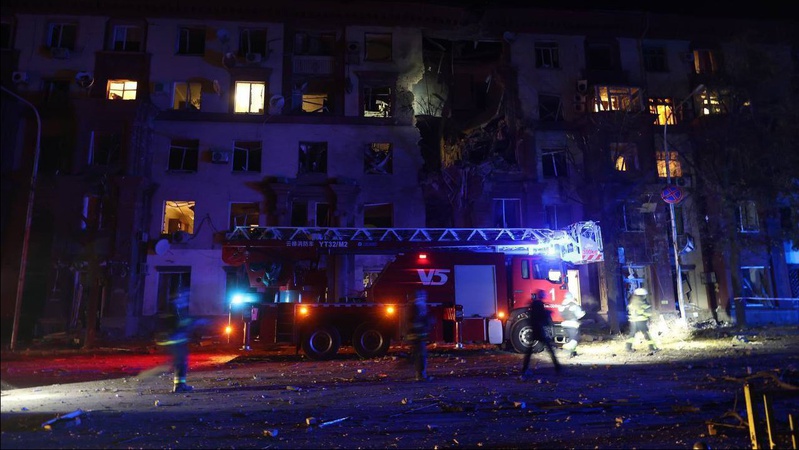 Росіяни влучили ракетою по багатоповерхівці у Запоріжжі, є загиблі