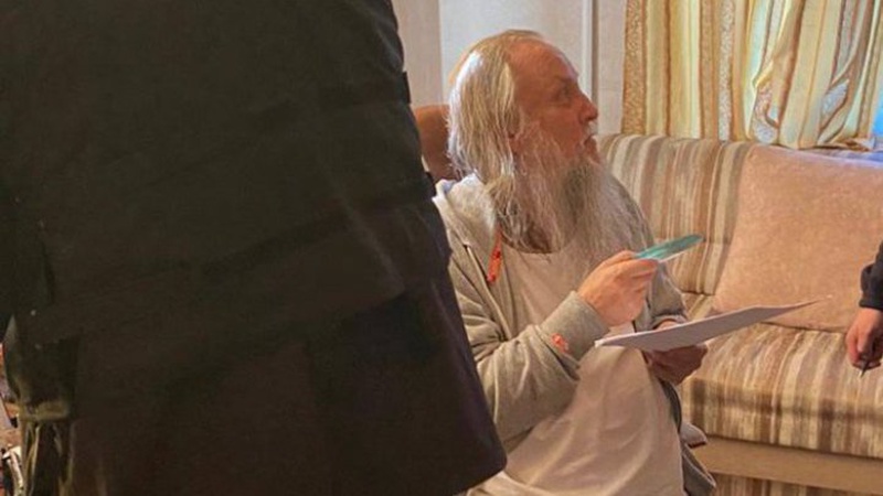 Президент України призупинив громадянство 13 священників московського патріархату, – ЗМІ