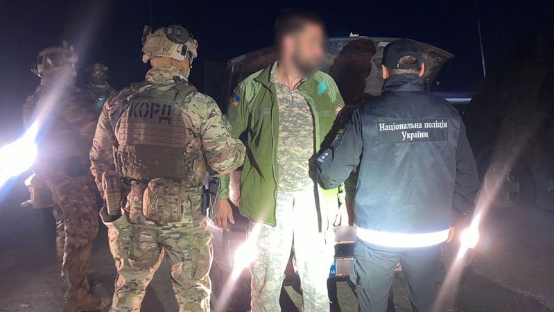 Правоохоронці перекрили канал збуту трофейної та переробленої зброї в кількох областях