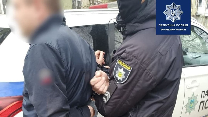 У Луцьку водій без «прав» хотів відкупитися від штрафу