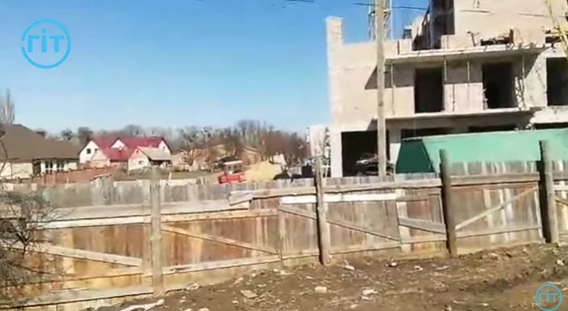 Лучани протестують проти зведення багатоповерхівок у зоні індивідуальної забудови