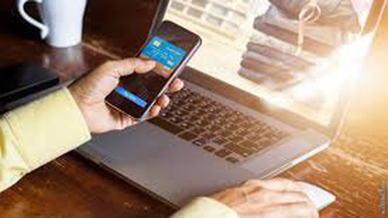 У Ковелі шахраї ошукали чоловіка під час здійснення інтернет-покупки одягу