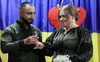 Кохати завжди на часі: на Волині побралася пара військових