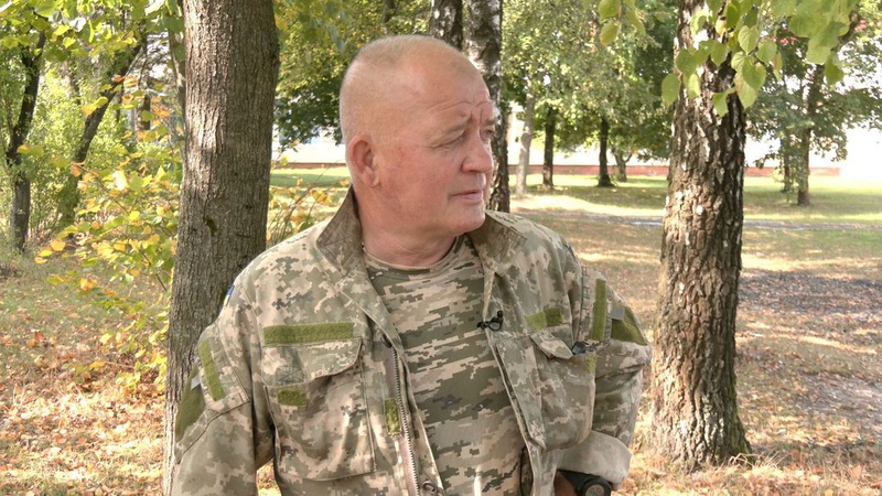 «Встав на захист України у 59 років»: історія учасника бойових дій з Волині, який працює у школі